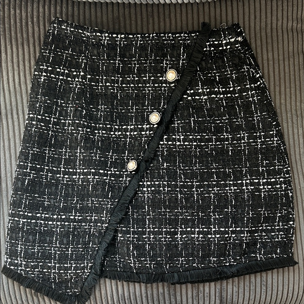 Elegant Black Tweed Skirt with Button Detail